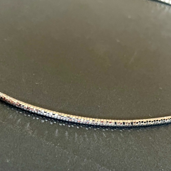 Omega style necklance - Picture 4 of 9